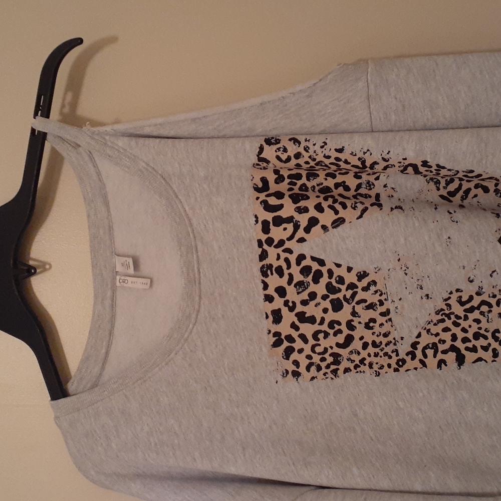 One side cold shoulder sweatshirt